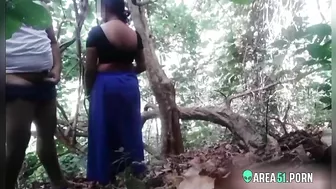 Scandal Desi XXX MMS! Sexy indian aunty outdoor gets sex in jungle