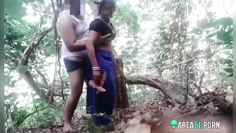 Scandal Desi XXX MMS! Sexy indian aunty outdoor gets sex in jungle