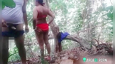 Scandal Desi XXX MMS! Sexy indian aunty outdoor gets sex in jungle