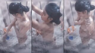 Leaked Desi MMs! Indian bhabhi gets caught masturbating in the shower