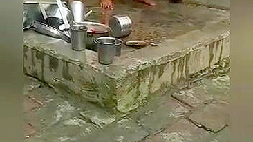 An Indian village bhabhi pissing was captured by the devar
