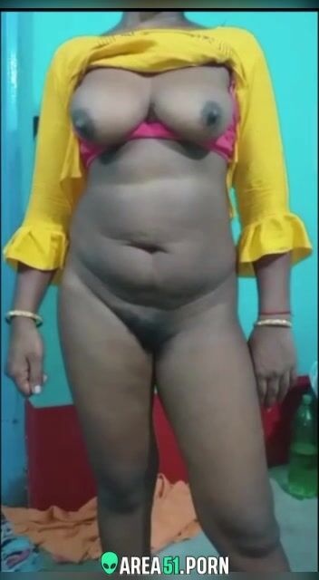 The hot Indian girl sharing her nude selfie XXX video | AREA51.PORN