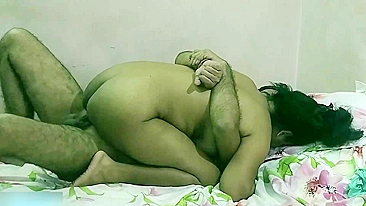 Leaked Desi MMs! Indian wife caught her cheating husband with old aunty