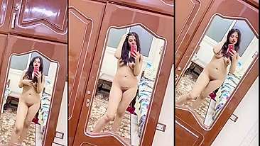 New desi XXX MMS. Rich indian MILF nude mirror selfies for lover