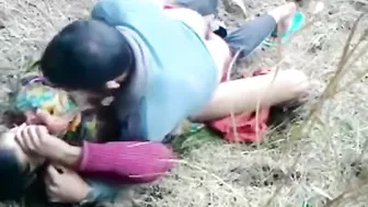 Insolent Indian lovers caught for fucking outdoor, spy guy uses his mobile