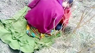 Insolent Indian lovers caught for fucking outdoor, spy guy uses his mobile
