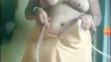 A super hot bhabhi removing nighty for her husband’s friend