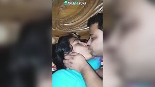 Leaked Desi sex! Horny cheating wife feeding big boobs to neighbour