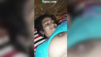 Leaked Desi sex! Horny cheating wife feeding big boobs to neighbour