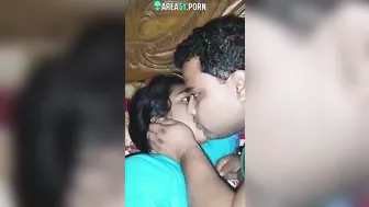 Leaked Desi sex! Horny cheating wife feeding big boobs to neighbour