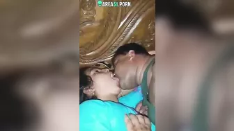 Leaked Desi sex! Horny cheating wife feeding big boobs to neighbour