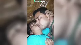 Leaked Desi sex! Horny cheating wife feeding big boobs to neighbour