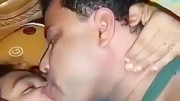 Leaked Desi sex! Horny cheating wife feeding big boobs to neighbour