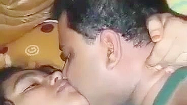 Leaked Desi sex! Horny cheating wife feeding big boobs to neighbour