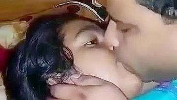 Leaked Desi sex! Horny cheating wife feeding big boobs to neighbour