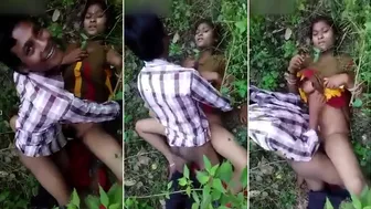 Desi boys bring older woman to the jungle and fuck them