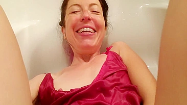 Kinky MILF Drinking Own Piss After Masturbating in the Bathtub!