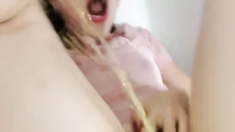 XXX Video Slutty Girl Drinking Own Piss After Masturbation In a Bathtub!