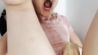 XXX Video Slutty Girl Drinking Own Piss After Masturbation In a Bathtub!