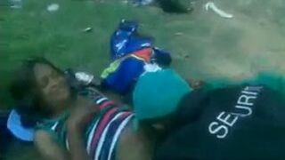 South African Hooker Gets Fucked Outdoor By Security Guy While Bystanders Watching And Taping