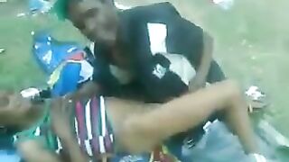 South African Hooker Gets Fucked Outdoor By Security Guy While Bystanders Watching And Taping