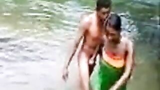 African Native Woman Fucks A Boy In A River In Front Of Crowd - Amateur Mobile Phone Video