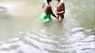 African Native Woman Fucks A Boy In A River In Front Of Crowd - Amateur Mobile Phone Video