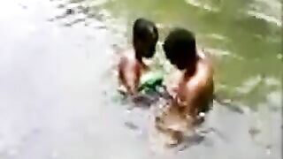 African Native Woman Fucks A Boy In A River In Front Of Crowd - Amateur Mobile Phone Video