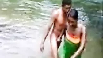 African Native Woman Fucks A Boy In A River In Front Of Crowd - Amateur Mobile Phone Video