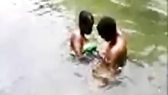 African Native Woman Fucks A Boy In A River In Front Of Crowd - Amateur Mobile Phone Video