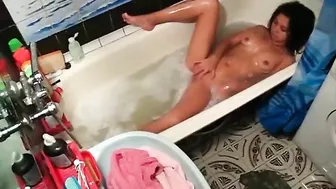 Sexy Teen Gets Naughty in the Bathtub - Must See!
