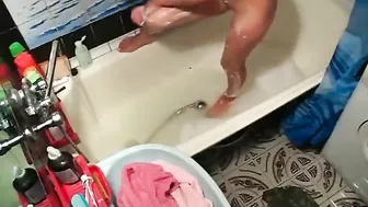 Sexy Teen Gets Naughty in the Bathtub - Must See!
