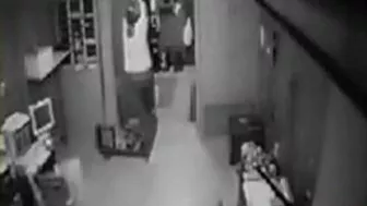 Hot Girl Get Down on Security Cam at Workplace - Hidden Cam!