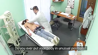 Hot Nurse Give Patient Massage to Relieve Back pain - Hidden Cam! Hot Nurse Give Patient Massage to Relieve Back pain - Hidden Cam!