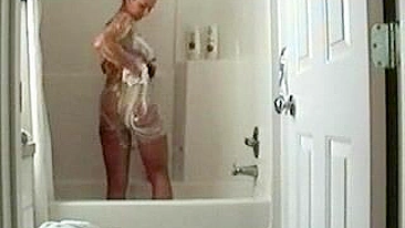 Must-See! Hidden Cam Voyeur Masturbation in the Shower