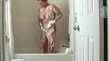 Must-See! Hidden Cam Voyeur Masturbation in the Shower