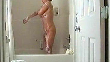 Must-See! Hidden Cam Voyeur Masturbation in the Shower