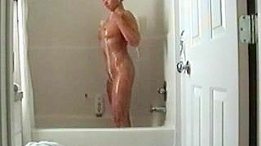 Must-See! Hidden Cam Voyeur Masturbation in the Shower