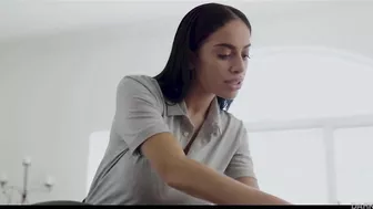 Big-tittied Latina masseuse has decent sex with black client