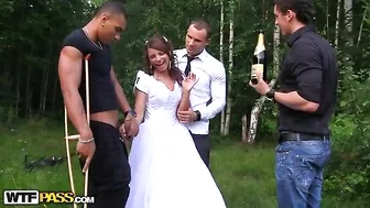 Russian bride Madelyn is a little bit drunk so why agrees for hard interracial gangbang in the park