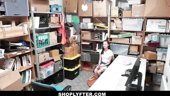 Shoplifter Carolina Sweets spreads legs for security officer not to go to jail