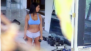 Tanned babe captured on hidden camera doing exercises