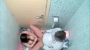 Wild Amateur Teen Sex in Public Toilet!