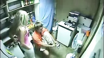 Blonde Teen Fuck her Boyfriend during the Pause!