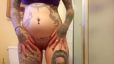 Tattooed Mom-to-Be's Creative Solution for Tampon Changes During Pregnancy