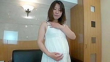 Japanese Pregnant Wet Pussy Hardcore Action Captured on Camera