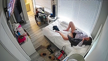 Hidden cam caught sultry mom fingers masturbate in bed, unleashing forbidden desires