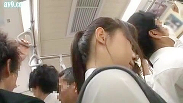 Japanese Teen Schoolgirl Gets Laid on Public Bus with Stranger