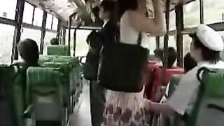 Paying for a ticket on a bus using Tekoki app