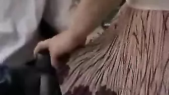 Paying for a ticket on a bus using Tekoki app